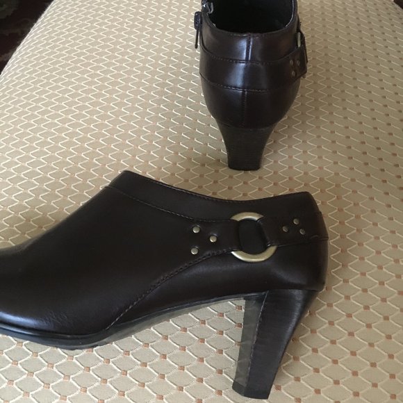 Liz Claiborne Brown Ankle bootie Size 8 1/2 w - Picture 11 of 11